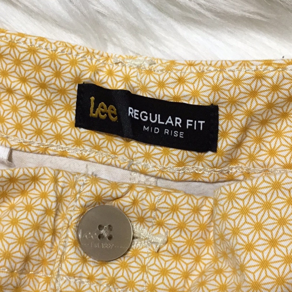 Lee Regular Fit Mid Rise Geometric Daisy Print Shorts, 16 Medium - Picture 4 of 7